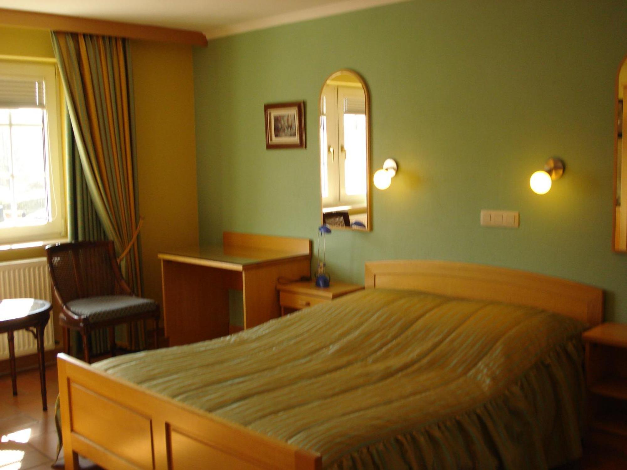 Hotel Lindenhof Wévercé Zimmer foto